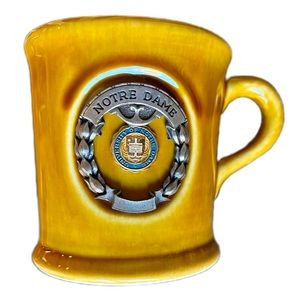 NOTRE DAME Mug with Metallic Crest. 12 Oz